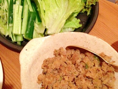 椎茸のおから入り肉味噌　野菜巻き